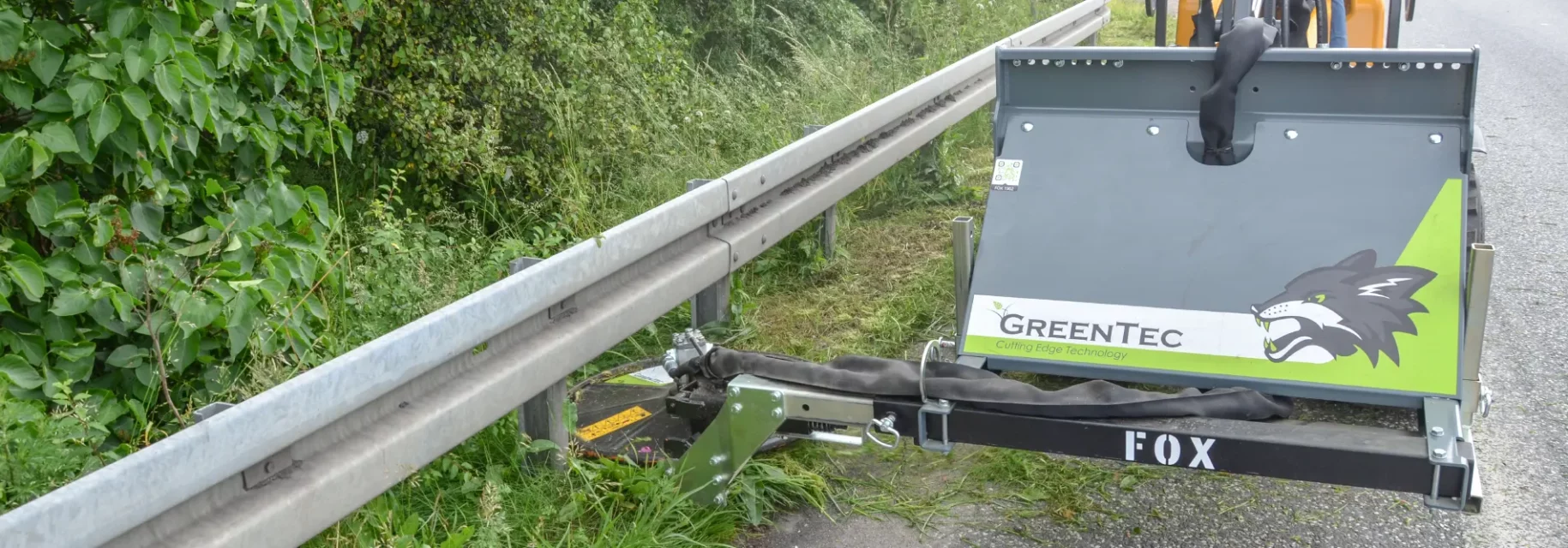 Guardrail mower that goes around posts