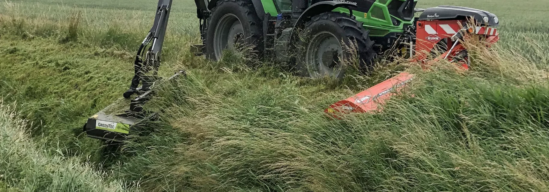 Hydraulisk græsklipper monteret på traktor