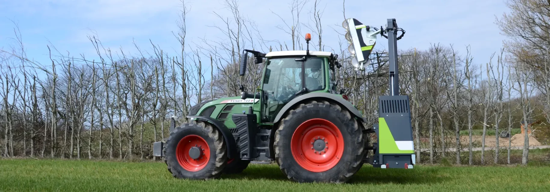 Tractor mounted circular hedge cutter