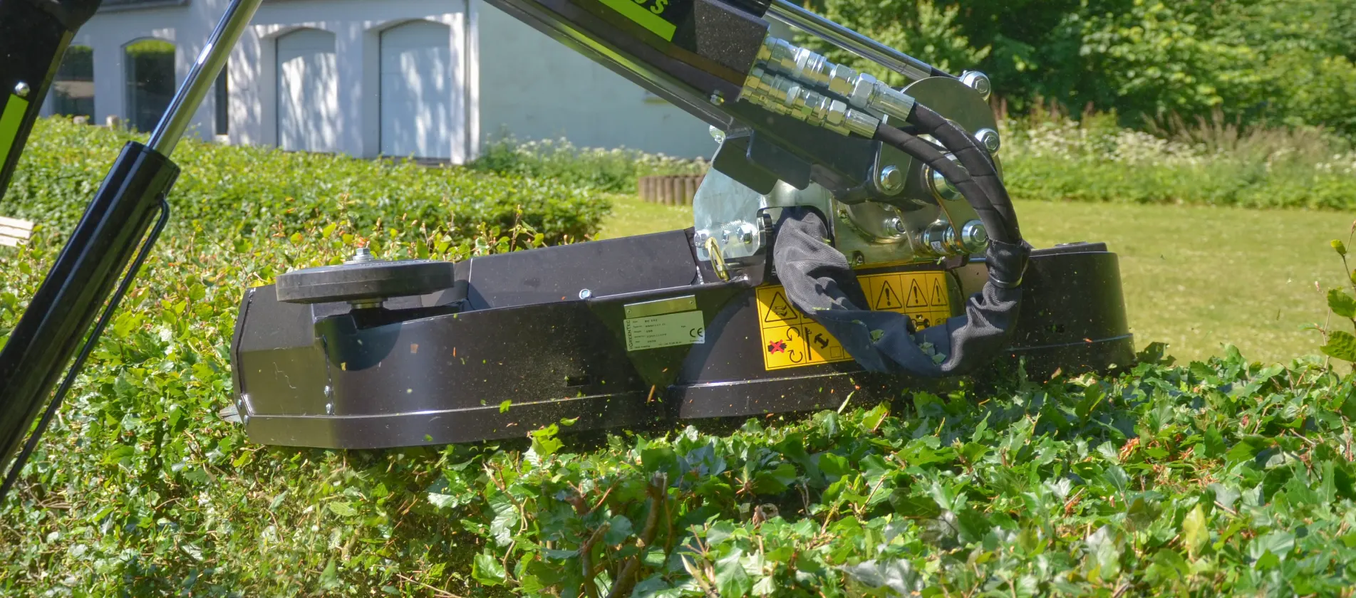Hydraulic hedge trimmer attachment for mini tractor
