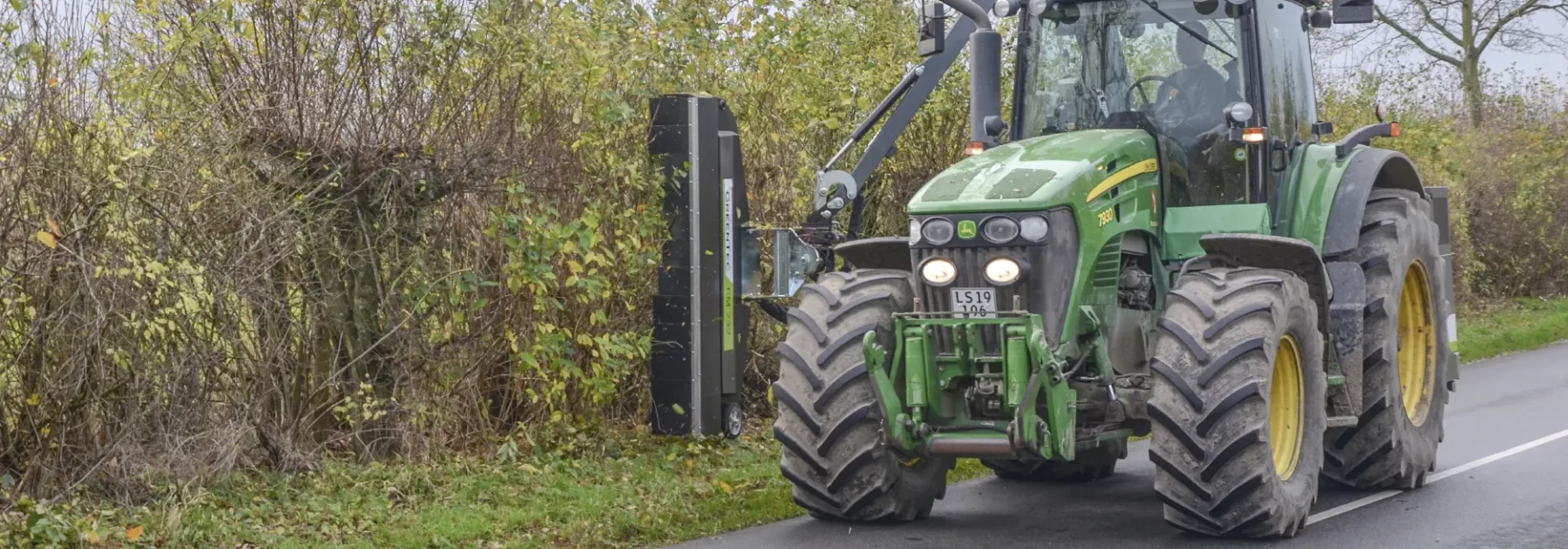 Hedge mulcher mounted on John Deere 7930 tractor