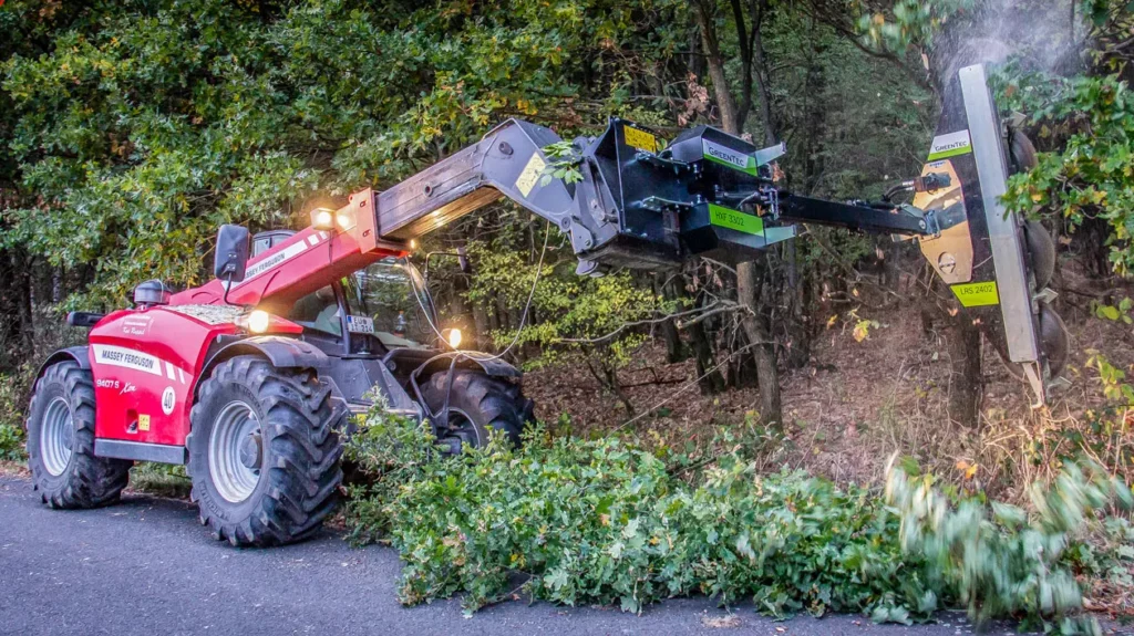 Kai Ruppel with his GreenTec tools and telehandler
