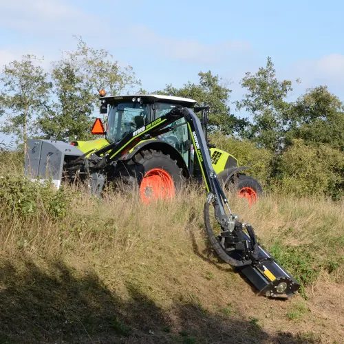 Tractor mounted grass mower for verges and slopes