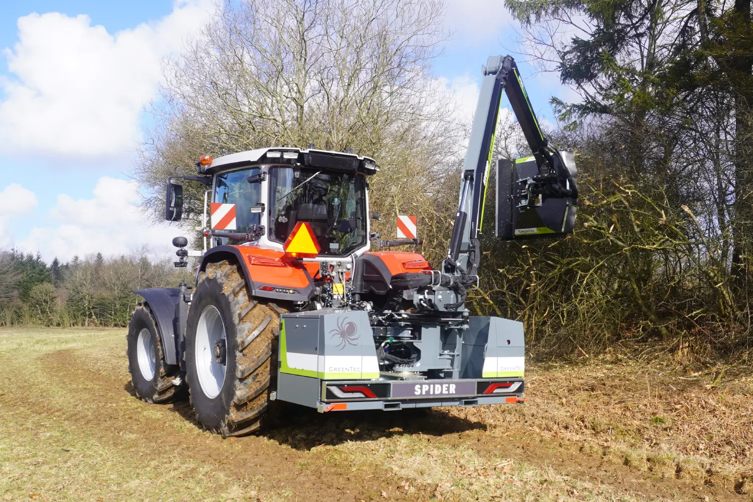 The RX 133 can also be used for vertical cutting of branches
