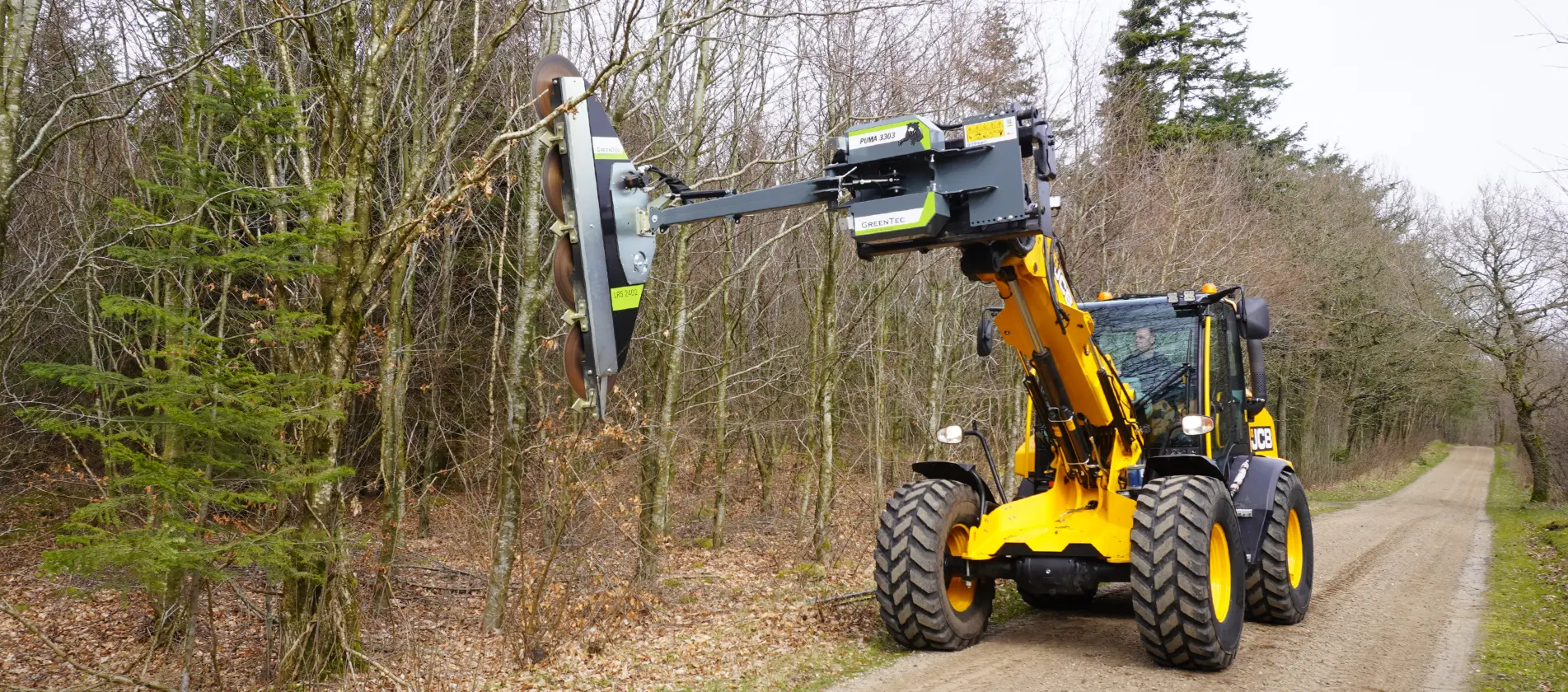 Tree trimmer mounted on a telehandler