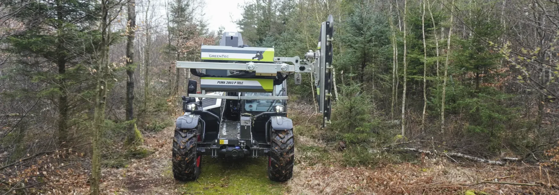 Beskæring af grene i skov med GreenTec maskiner